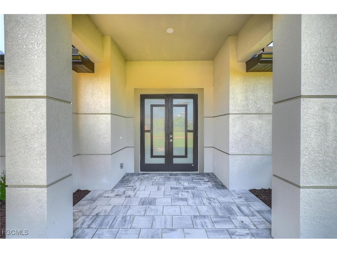 860 NE 6th Avenue Cape Coral FL 33909 2025017009 image3