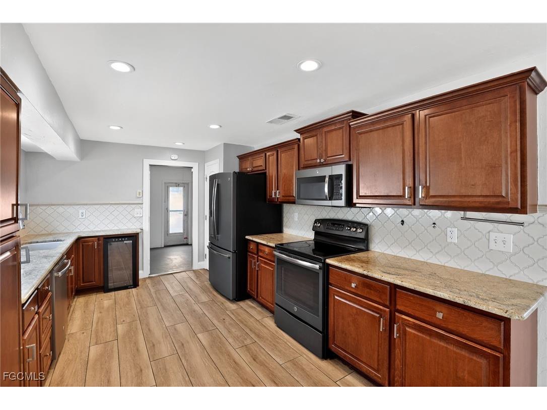 8607 Chatham Street Fort Myers FL 33907 2025022324 image11