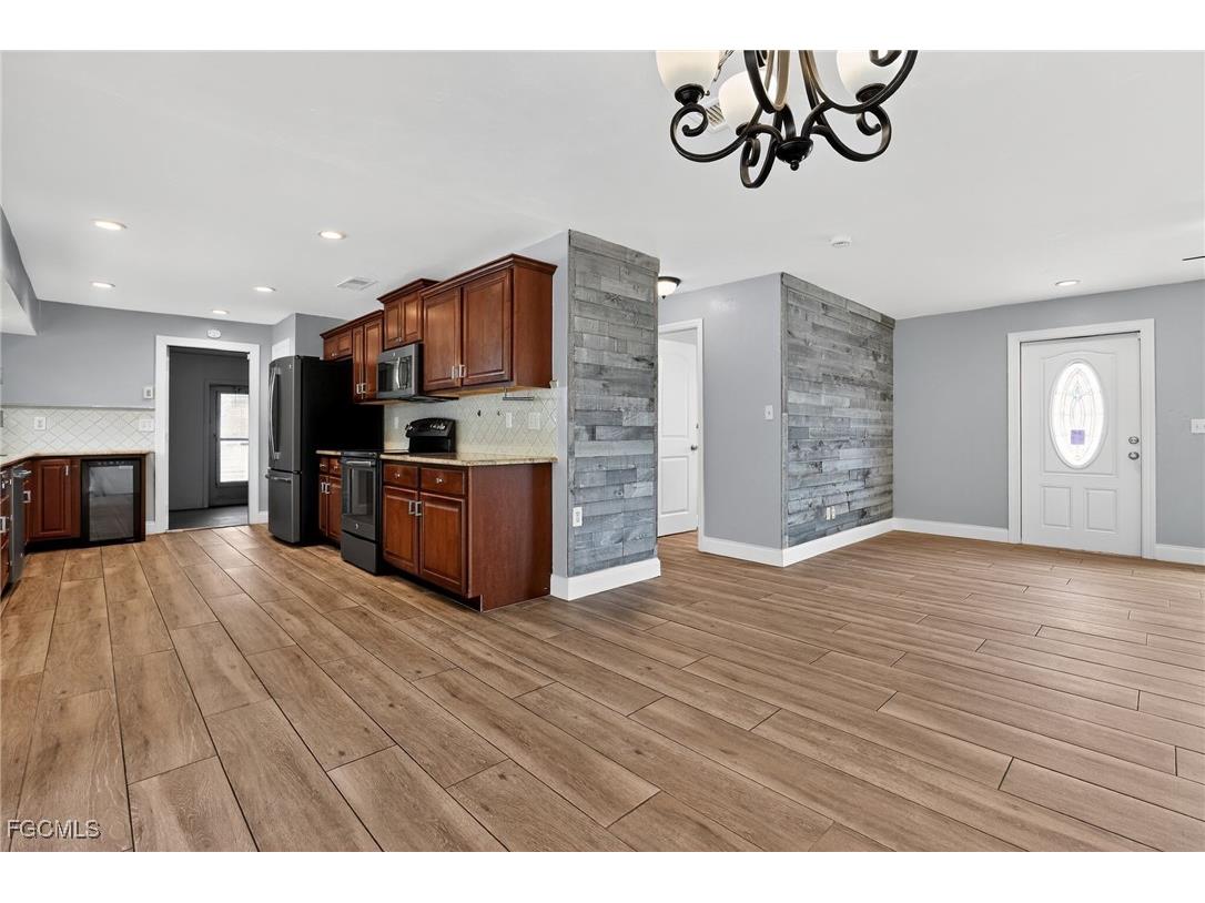 8607 Chatham Street Fort Myers FL 33907 2025022324 image12