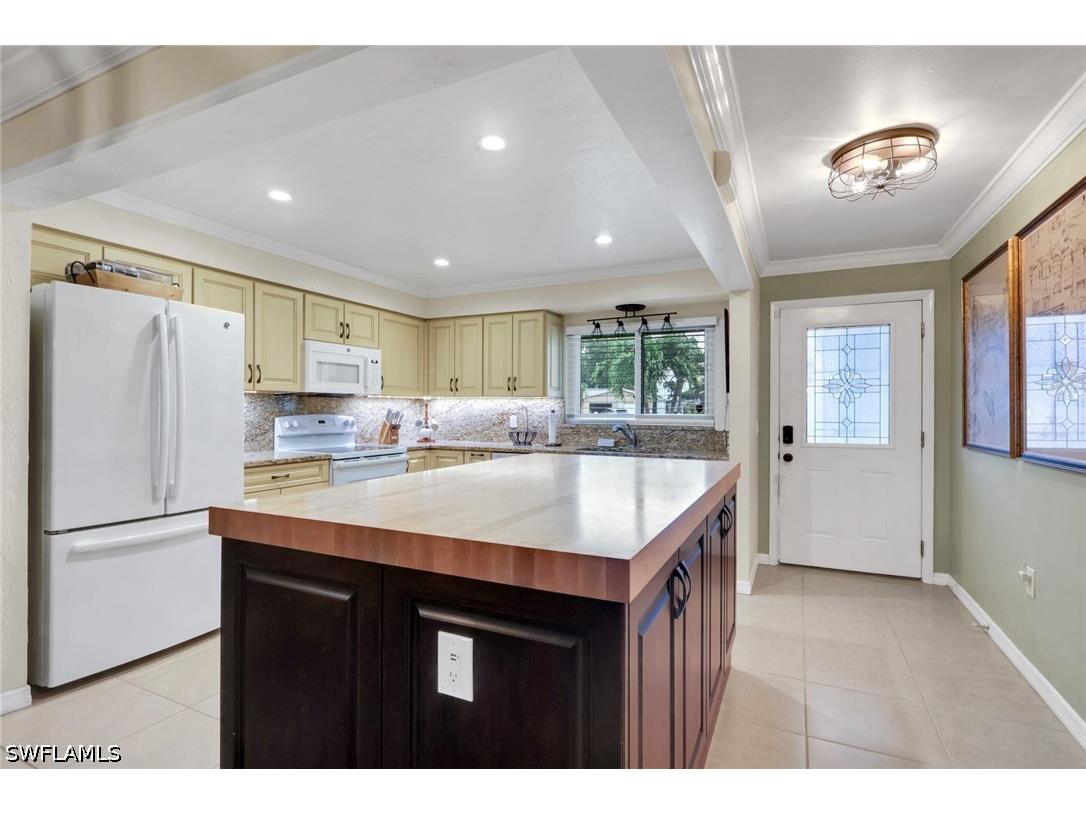 8624 Eleuthera Court Fort Myers FL 33907 226023333 image4