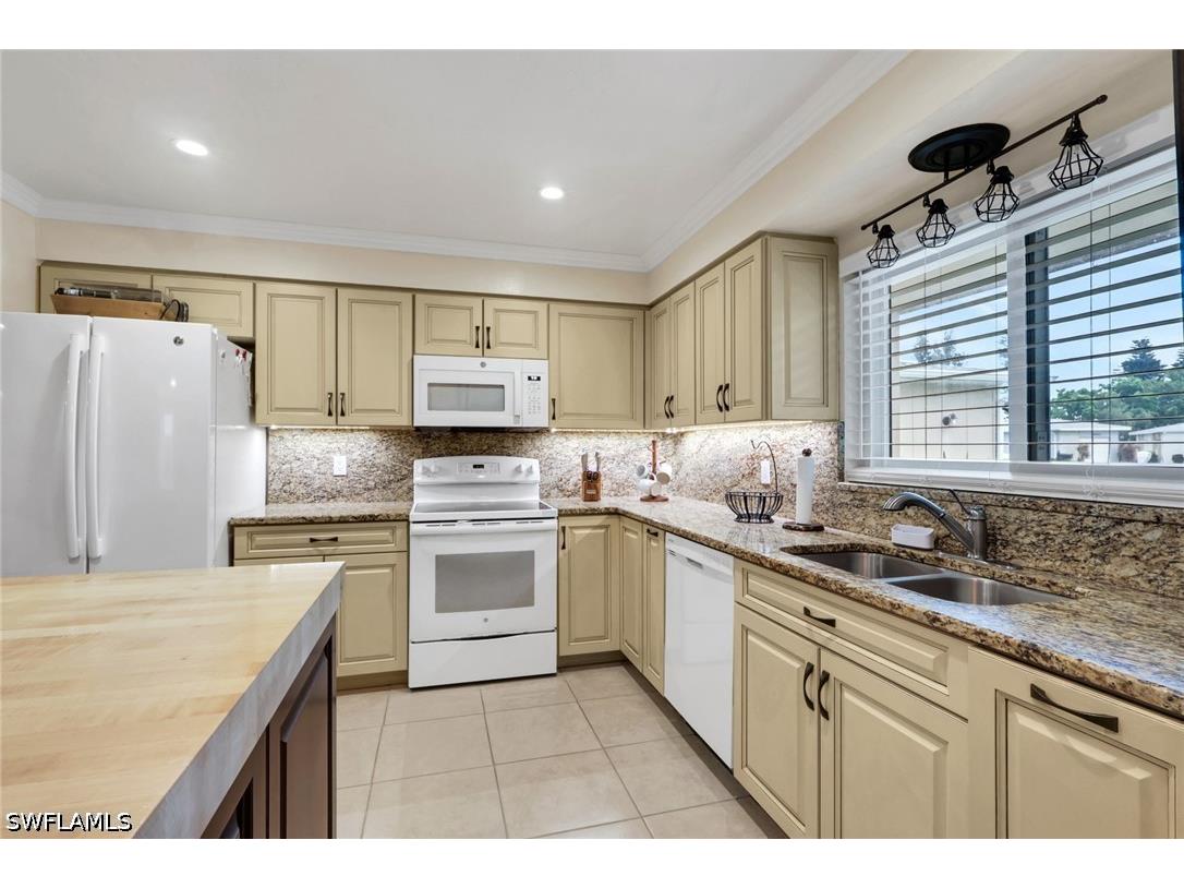 8624 Eleuthera Court Fort Myers FL 33907 226023333 image5