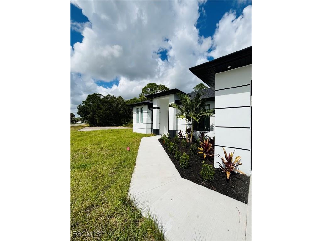 863 Haskell Street E Lehigh Acres FL 33974 2025016364 image3