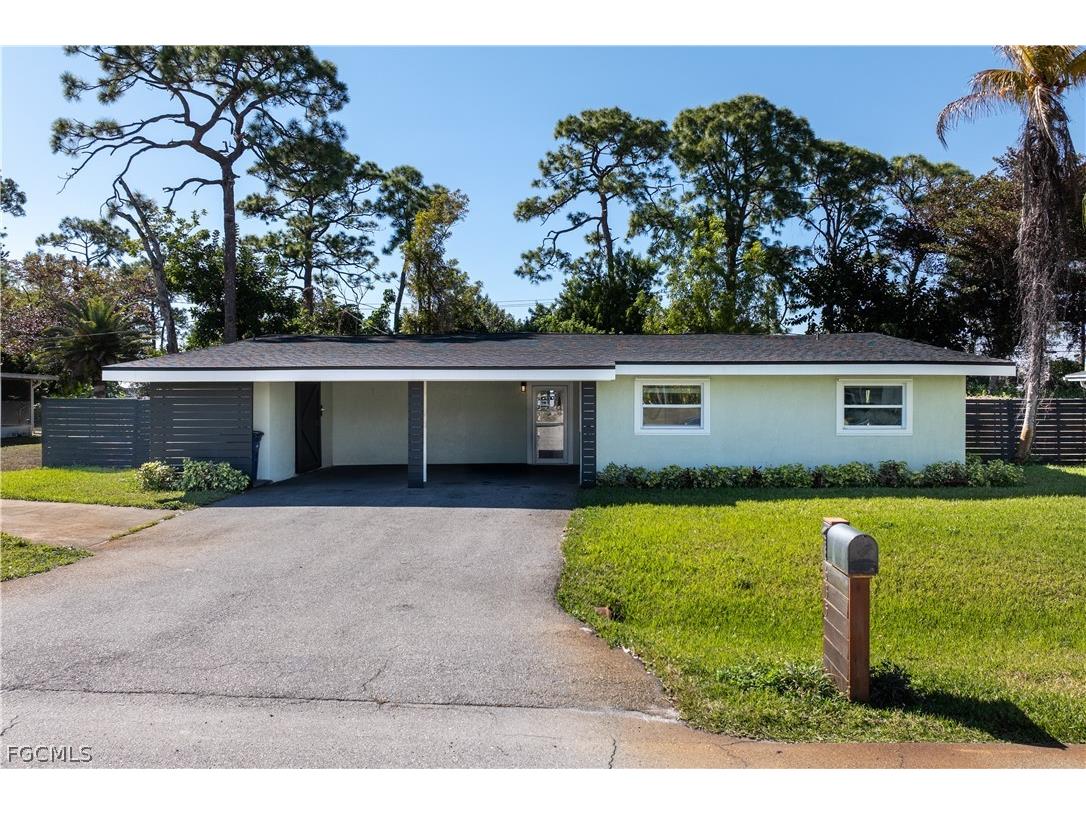 8635 Exeter Street Fort Myers FL 33907 2026009438 image1