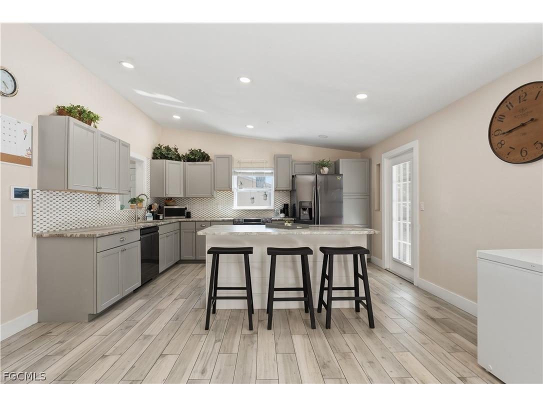 8635 Exeter Street Fort Myers FL 33907 2026009438 image10
