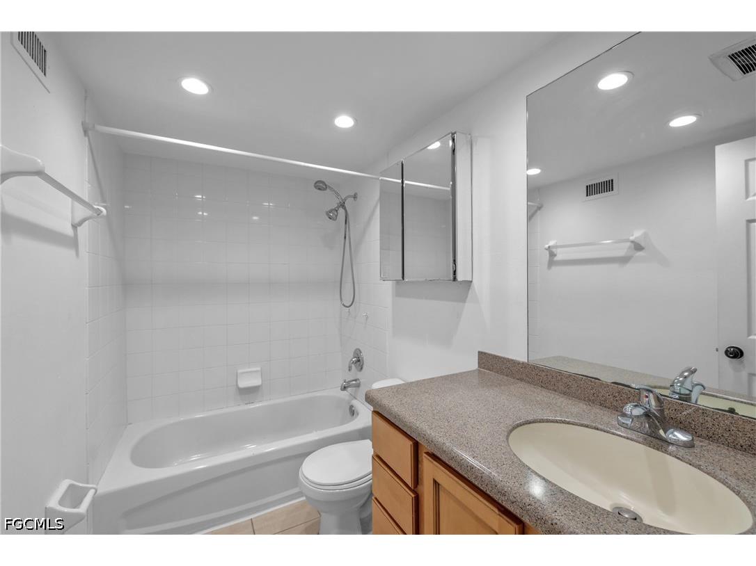 864 Courtington Lane #3 Fort Myers FL 33919 2026018114 image12
