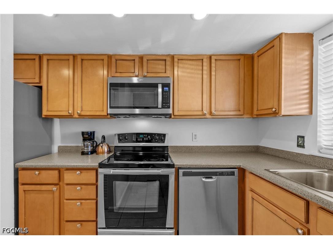 864 Courtington Lane #3 Fort Myers FL 33919 2026018114 image2