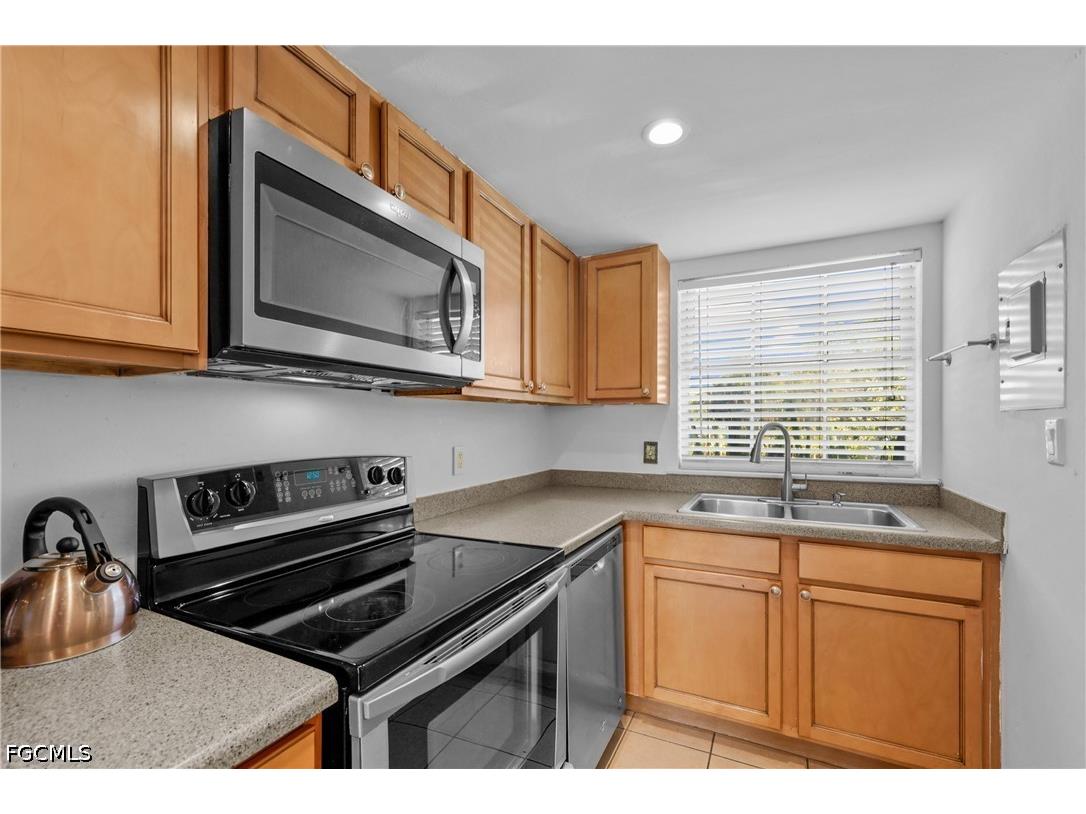 864 Courtington Lane #3 Fort Myers FL 33919 2026018114 image3