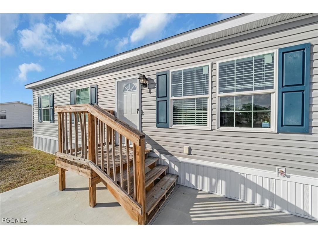 864 Yacht Club Way NW Moore Haven FL 33471 2026008587 image6