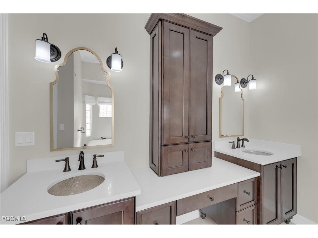 8642 S Lake Circle Fort Myers FL 33908 2025014452 image17