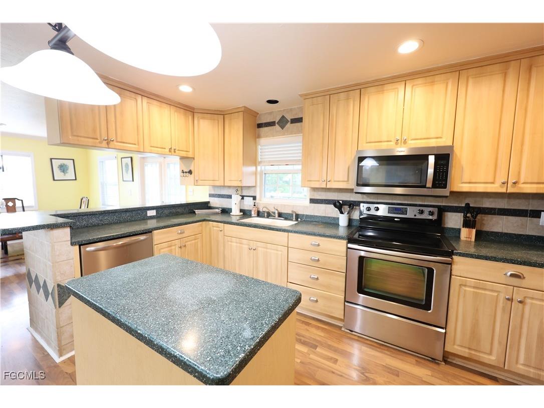 8642 Whispering Pines Drive Saint James City FL 33956 2025016327 image18