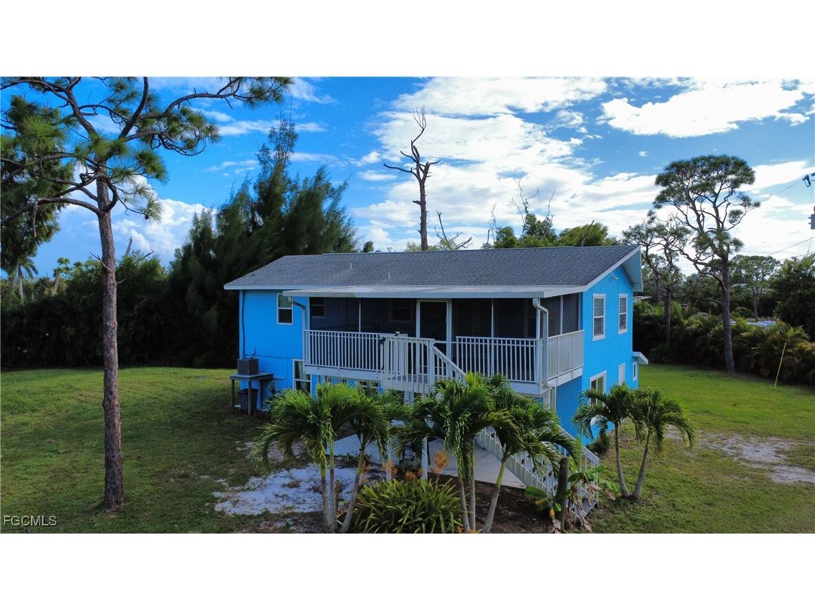 8642 Whispering Pines Drive Saint James City FL 33956 2025016327 image3