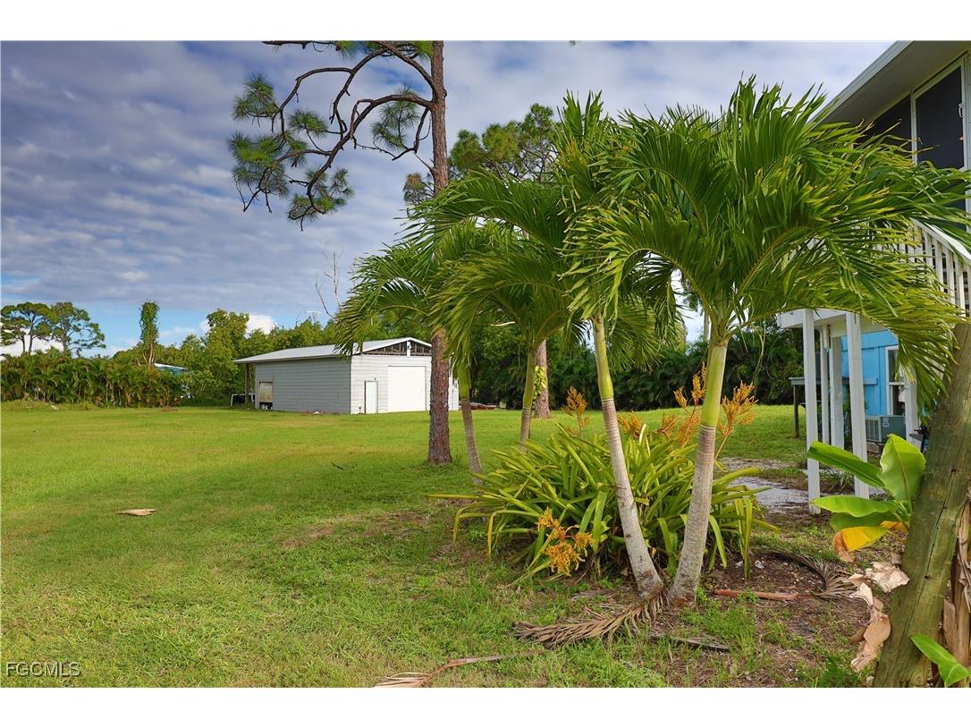 8642 Whispering Pines Drive Saint James City FL 33956 2025016327 image4