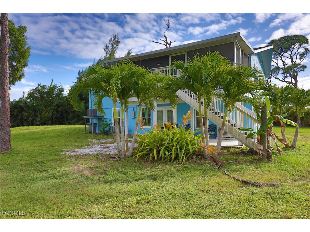 8642 Whispering Pines Drive Saint James City FL 33956 2025016327 image5