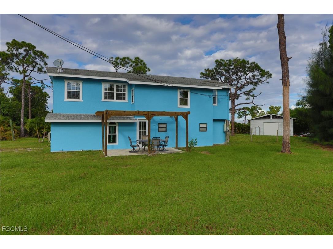 8642 Whispering Pines Drive Saint James City FL 33956 2025016327 image6