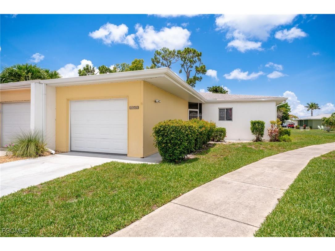 8649 Flores Court Fort Myers FL 33907 2025008002 image1