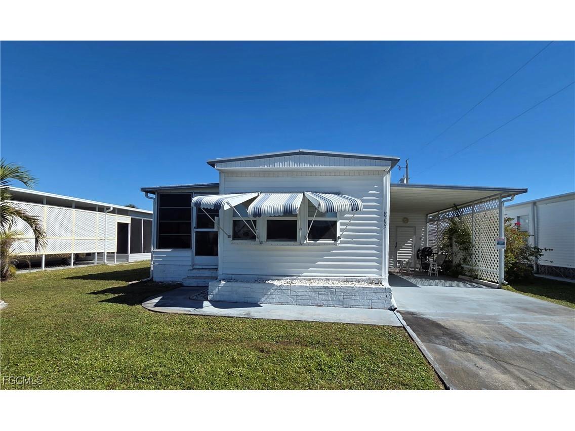 865 Moonlight Drive North Fort Myers FL 33917 2025011733 image1