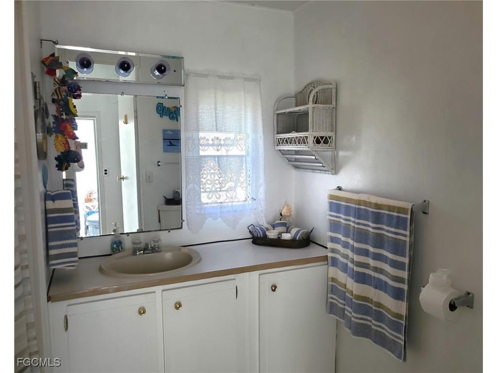 865 Moonlight Drive North Fort Myers FL 33917 2025011733 image10