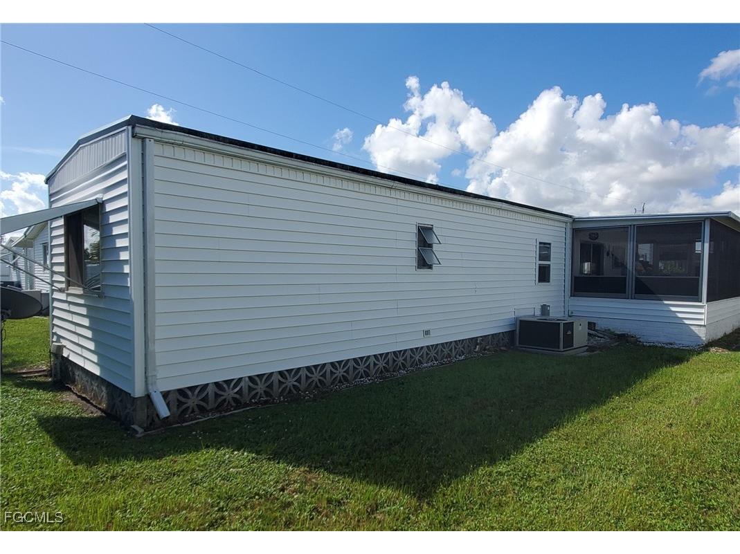 865 Moonlight Drive North Fort Myers FL 33917 2025011733 image19