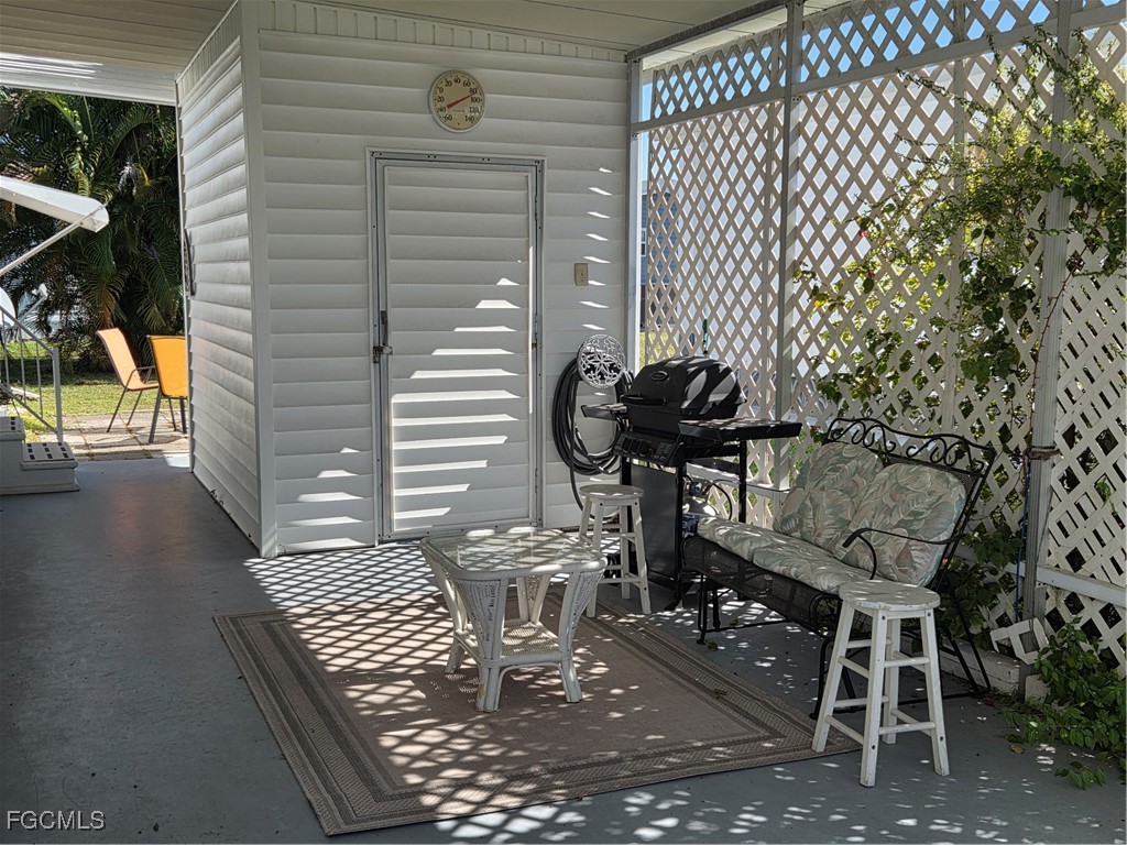 865 Moonlight Drive North Fort Myers FL 33917 2025011733 image4