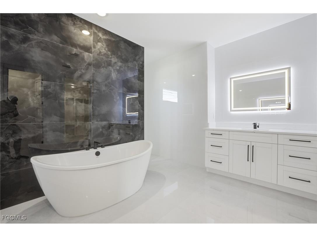 866 SW 18th Street Cape Coral FL 33991 2025015963 image10