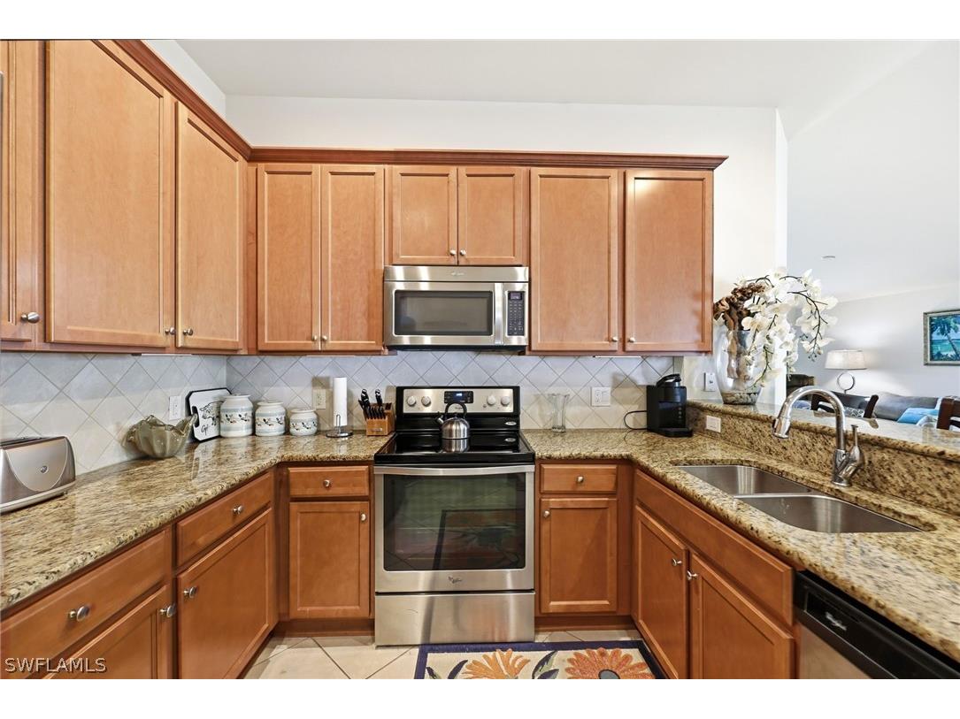 8664 Genova Court Naples FL 34114 226010147 image3