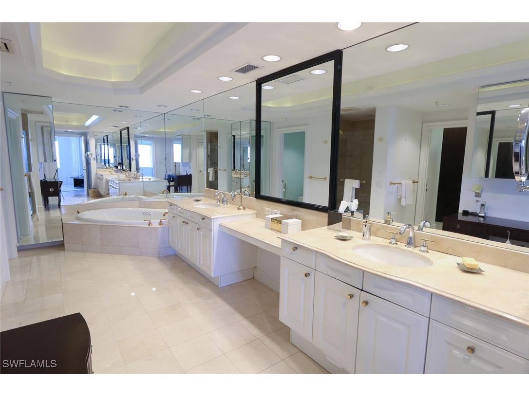 8665 Bay Colony Drive #901 Naples FL 34108 226004530 image17