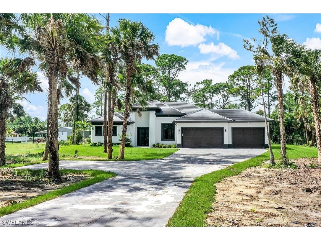 867 2nd Street NE Naples FL 34120 223057902 image1