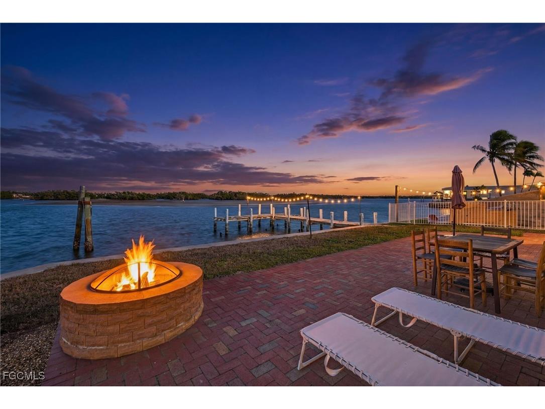 867 Oak Street Fort Myers Beach FL 33931 2026004899 image1