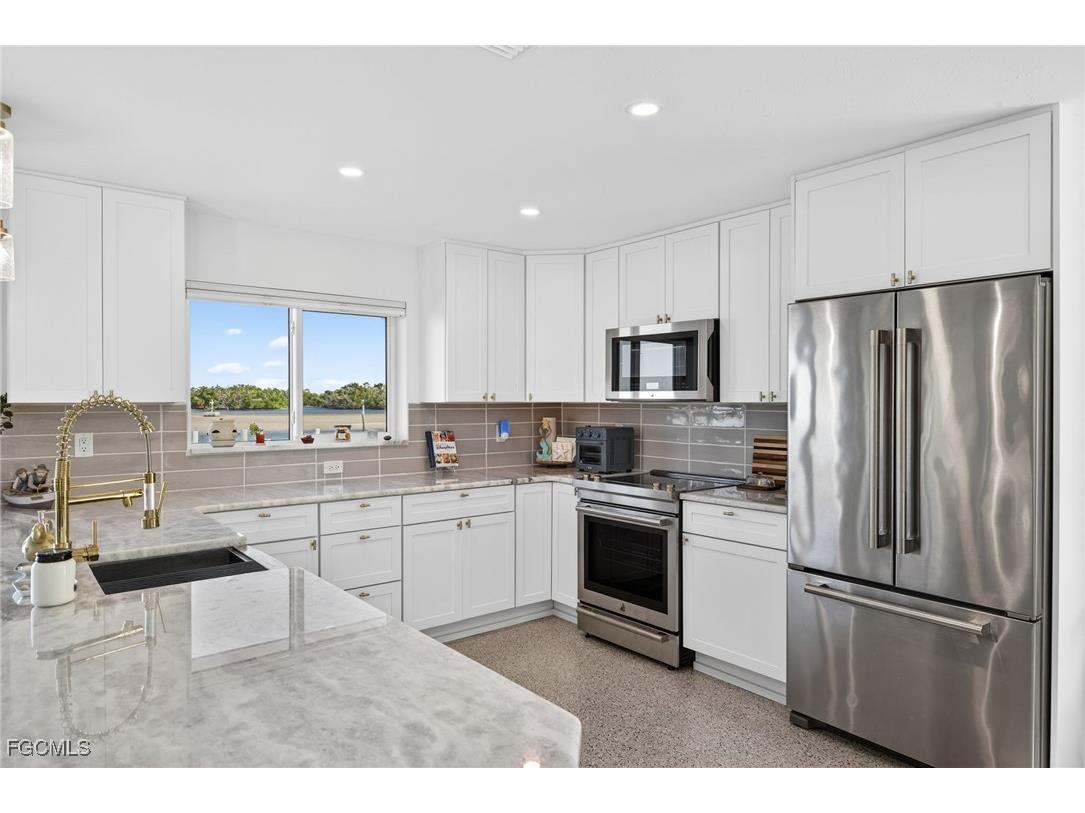 867 Oak Street Fort Myers Beach FL 33931 2026004899 image18