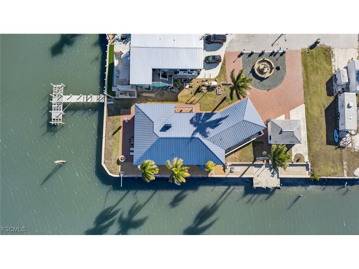 867 Oak Street Fort Myers Beach FL 33931 2026004899 image2