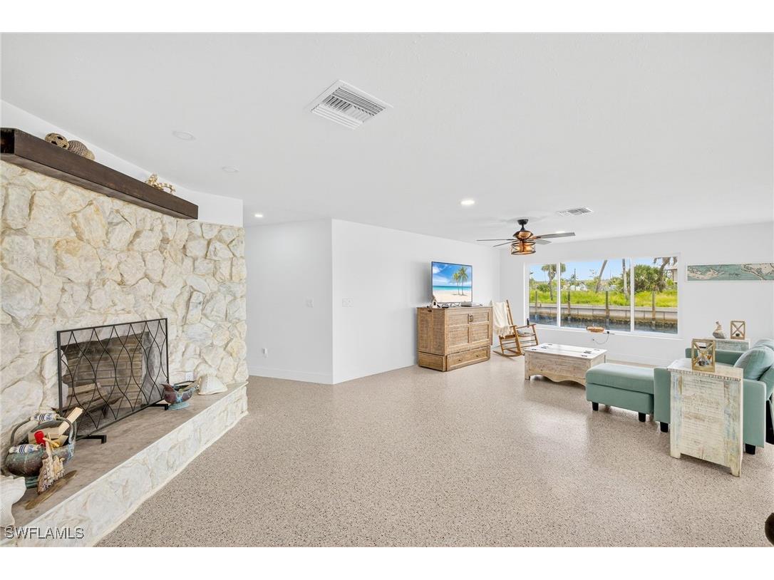 867 Oak Street Fort Myers Beach FL 33931 225059366 image7