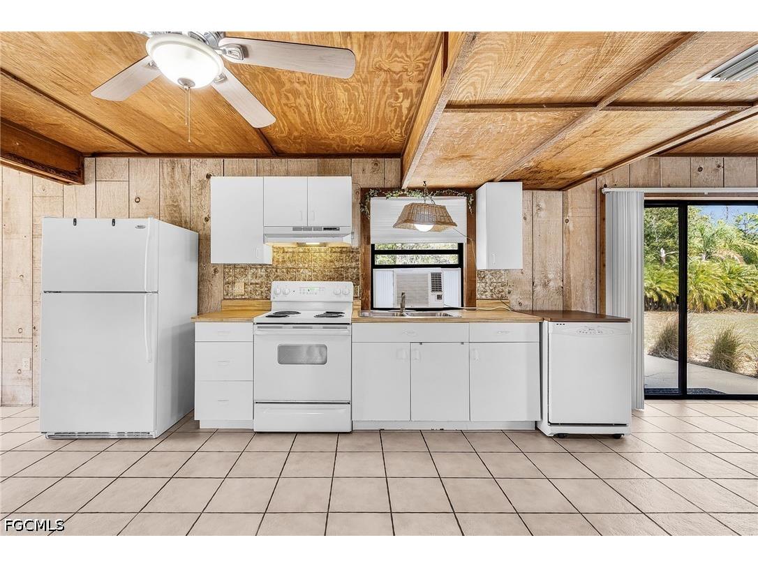 8677 Whispering Pines Drive Saint James City FL 33956 2026014958 image34