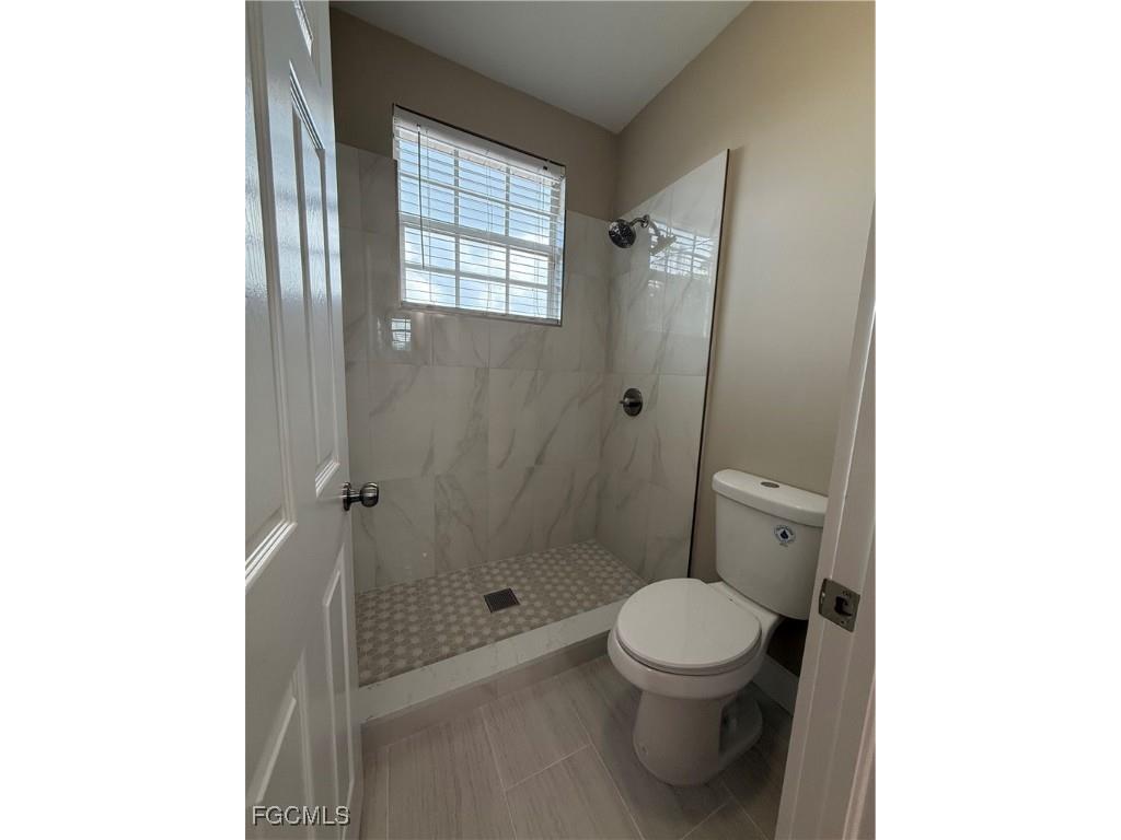 8689 Spring Mountain Way Fort Myers FL 33908 2025015915 image16