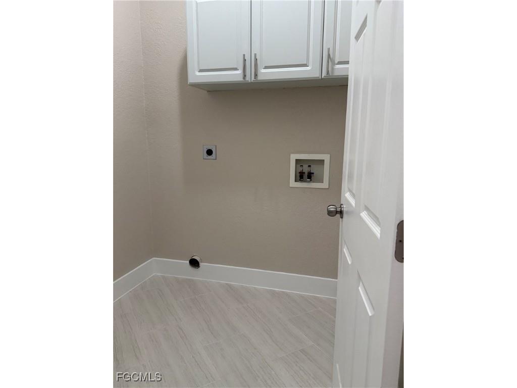 8689 Spring Mountain Way Fort Myers FL 33908 2025015915 image28