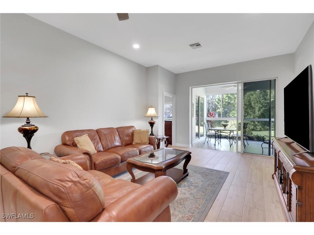 870 Vistana Circle #52 Naples FL 34119 225082752 image4