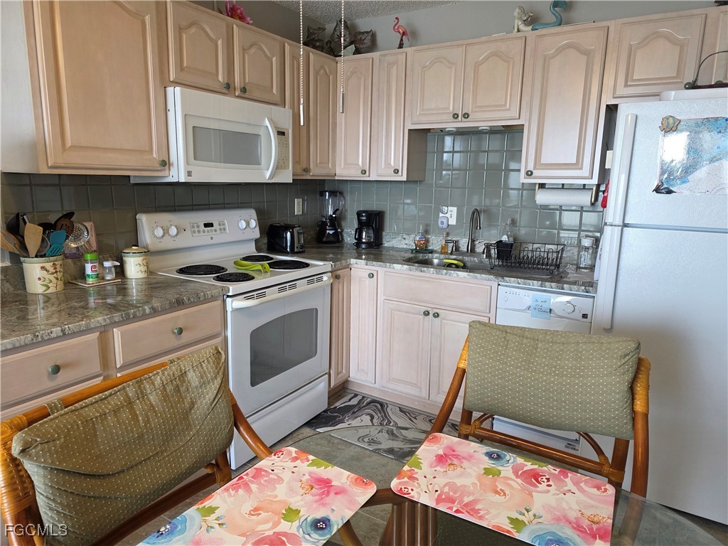 8701 Estero Boulevard #PH3 Fort Myers Beach FL 33931 2025020342 image12