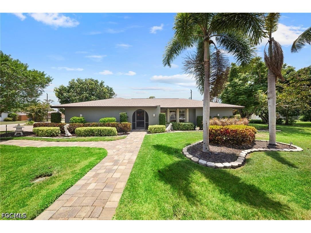 8713 Crest Lane Fort Myers FL 33907 2026023095 image1