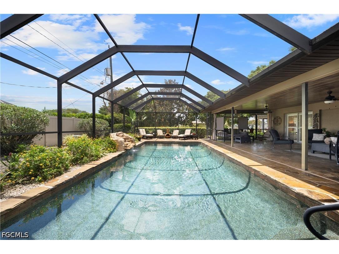 8713 Crest Lane Fort Myers FL 33907 2026023095 image2