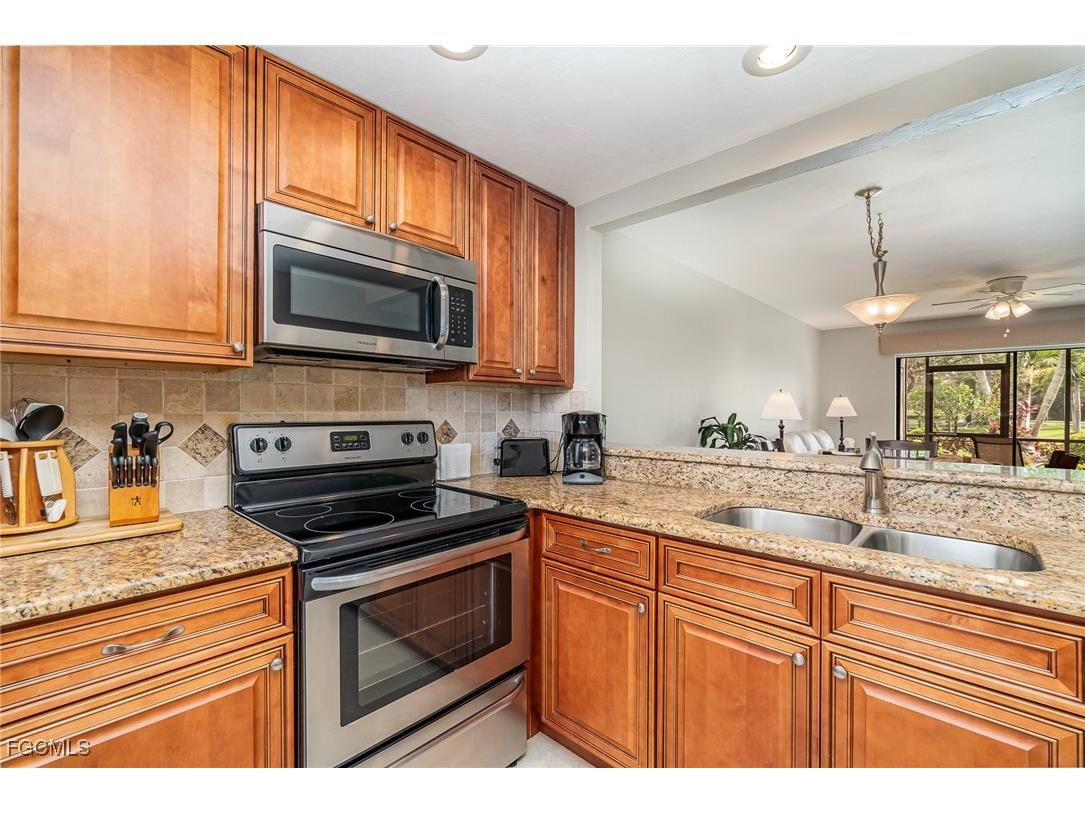 8715 Charter Club Circle #3 Fort Myers FL 33919 2025005421 image8