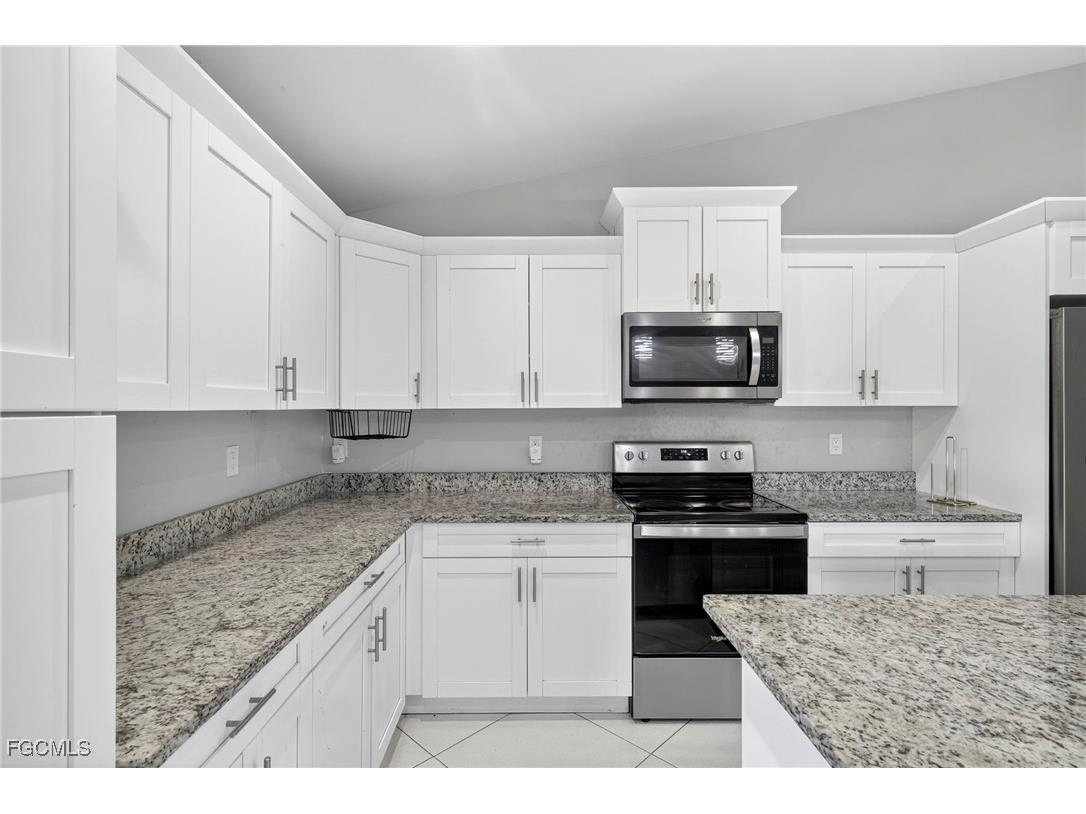 872 Carbon Street E Lehigh Acres FL 33974 2025002797 image11