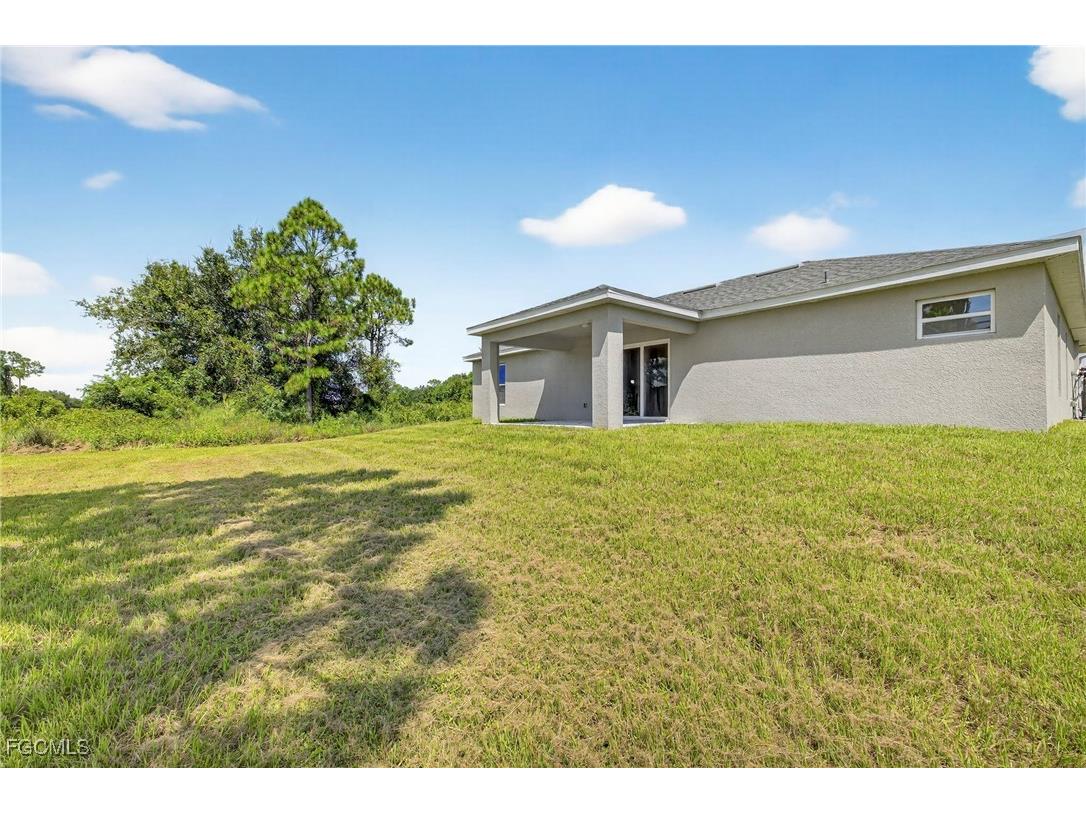 872 Carbon Street E Lehigh Acres FL 33974 2025002797 image25