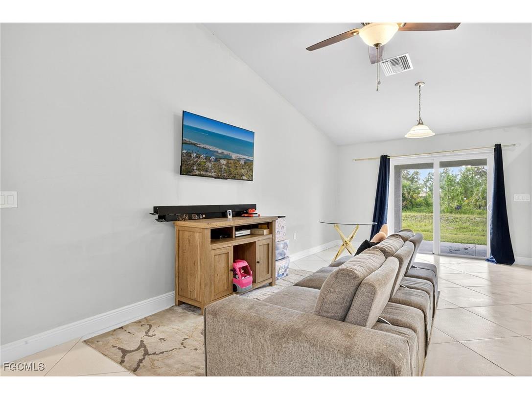 872 Carbon Street E Lehigh Acres FL 33974 2025002797 image5