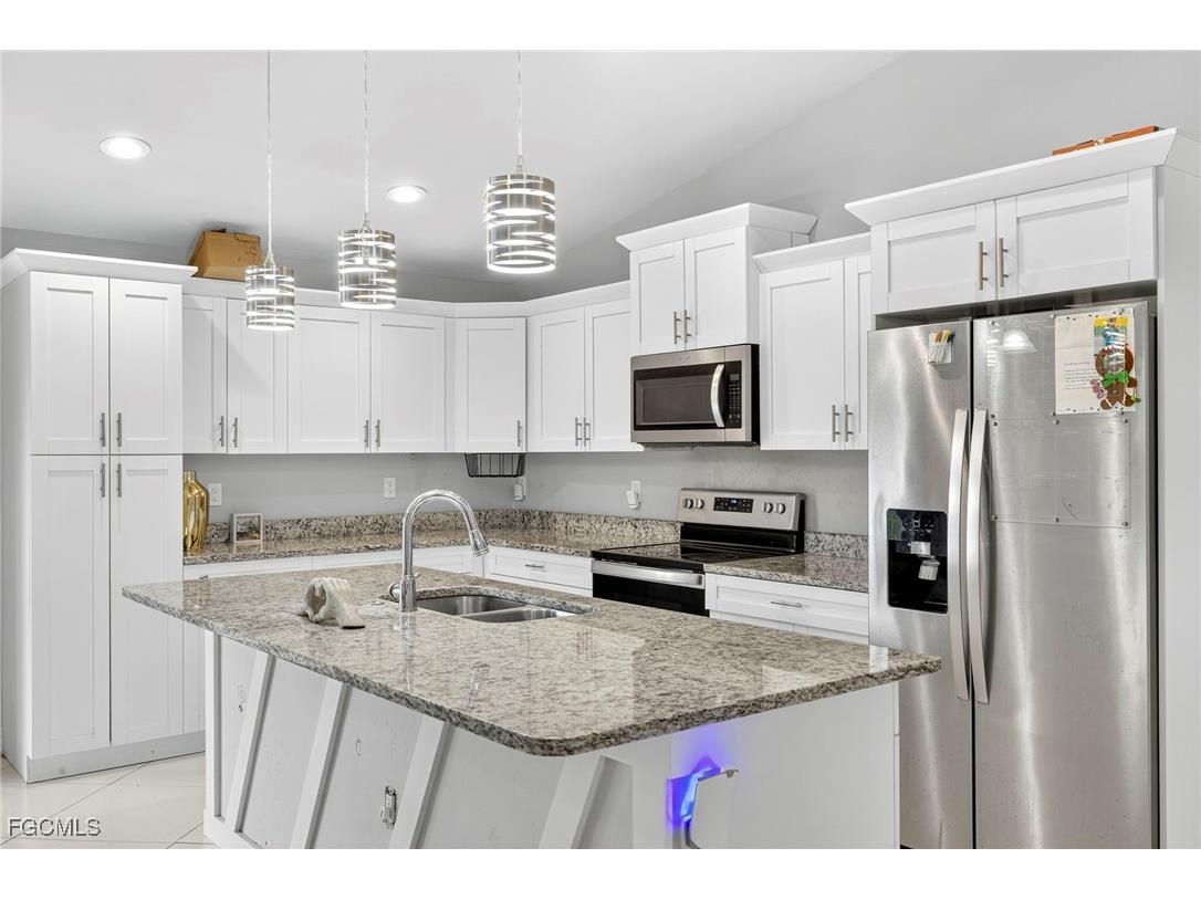 872 Carbon Street E Lehigh Acres FL 33974 2025002797 image8