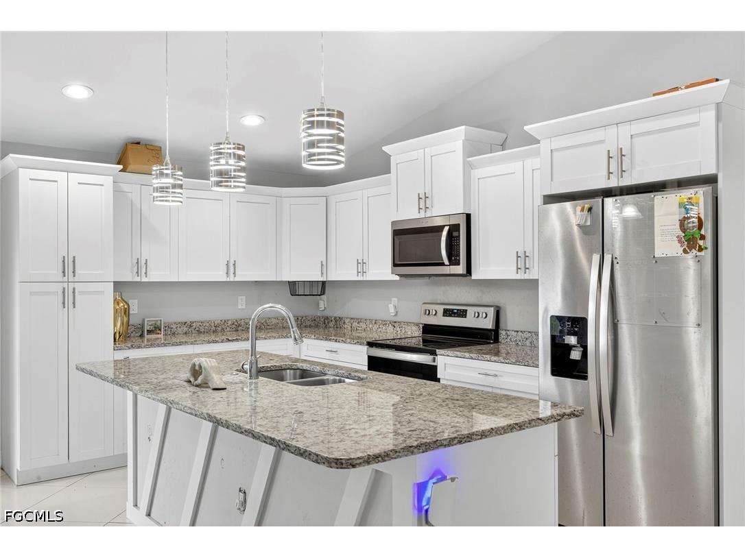 872 Carbon Street E Lehigh Acres FL 33974 2026016779 image8