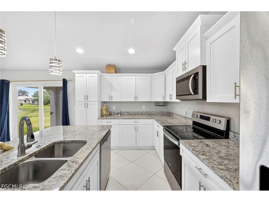 872 Carbon Street E Lehigh Acres FL 33974 2026016779 image9