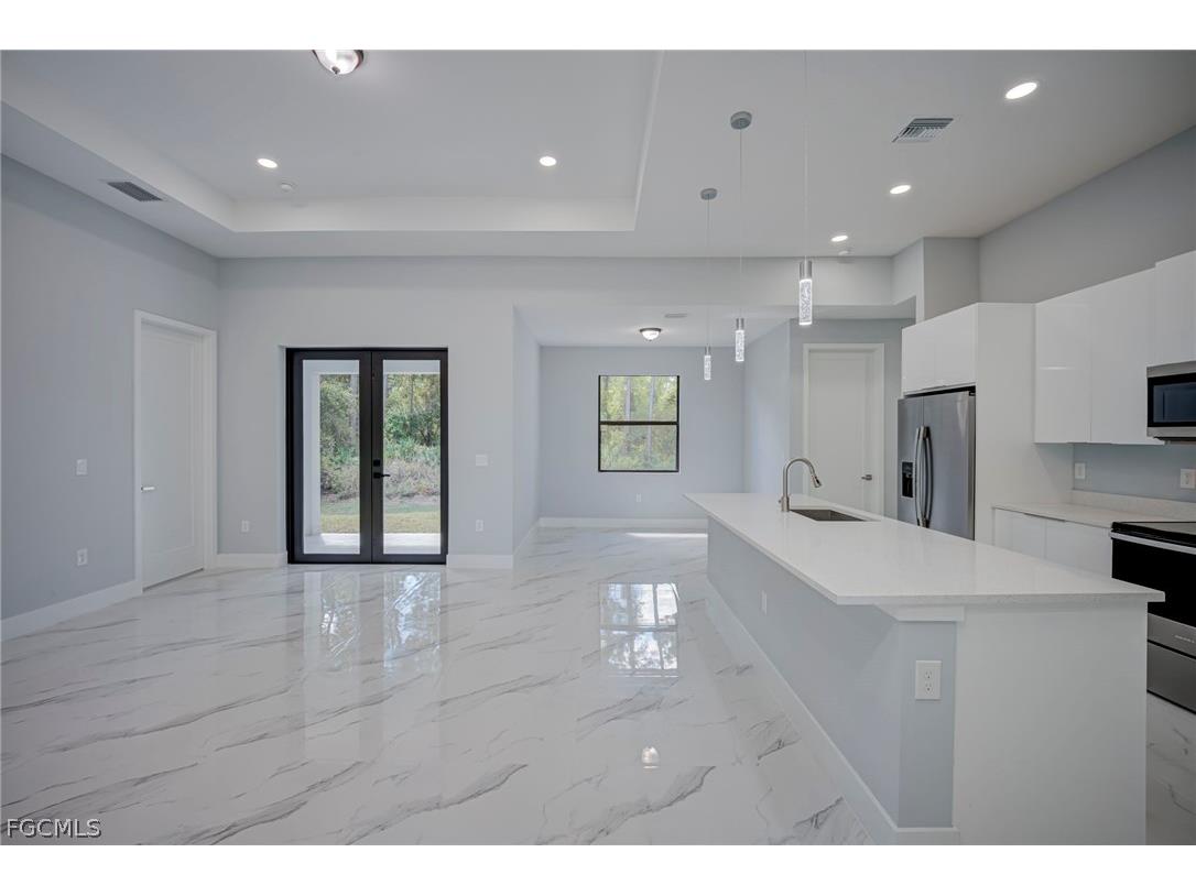 872 Spaulding Street E Lehigh Acres FL 33974 2026013849 image3