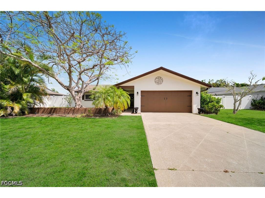 873 Hofstra Drive Fort Myers FL 33919 2026018198 image1