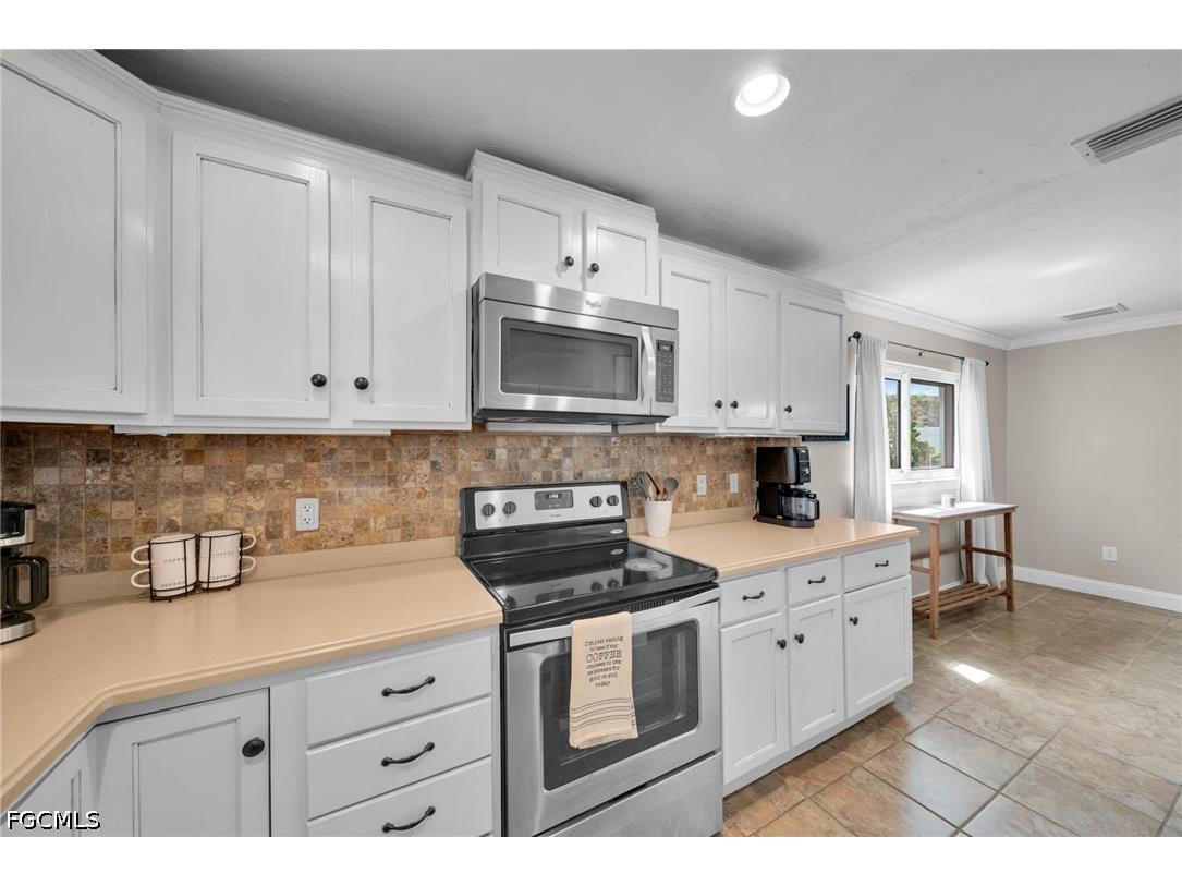 873 Hofstra Drive Fort Myers FL 33919 2026018198 image11