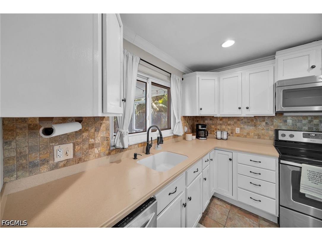 873 Hofstra Drive Fort Myers FL 33919 2026018198 image12