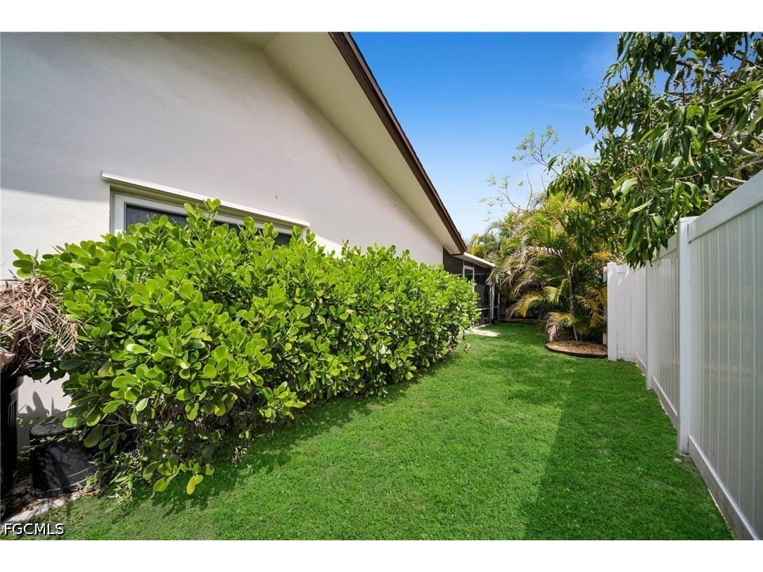 873 Hofstra Drive Fort Myers FL 33919 2026018198 image28
